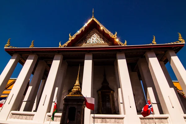 Eglise de Thaïlande Temple dans le ciel bule — Photo