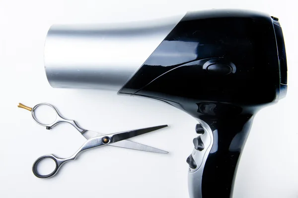 Фен и ножницы для стрижки волос . — стоковое фото