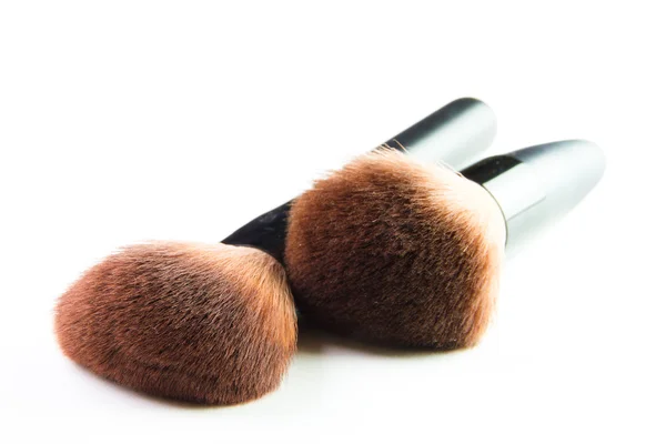 Maquiagem escova pó blusher isolado no fundo branco — Fotografia de Stock
