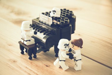 Yıldız savaşları film: piyano ve dans Stomtrooper