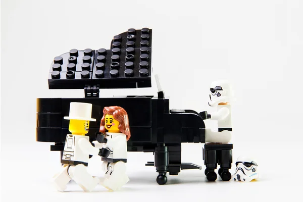 Star Wars filme: Stomtrooper tocando piano e dança — Fotografia de Stock