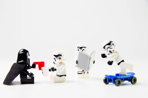 Film Star Wars : Stomtrooper relax et Skateboard — Photo
