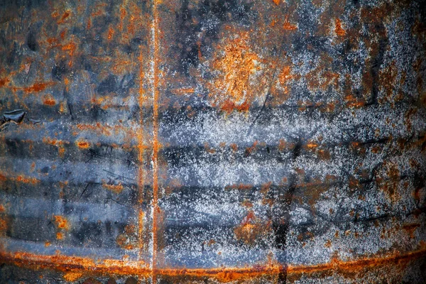 Іржава металева стіна це стіна старого масляного бака — стокове фото