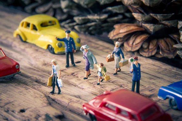 Sokağın karşısındaki yürüme oyuncak.