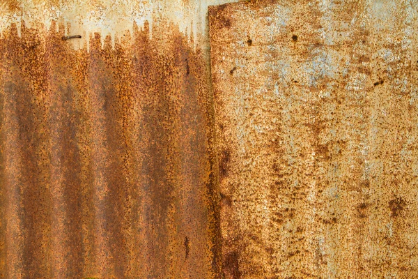 오래 된 텍스처와 녹슨 아연 울타리 배경 — 스톡 사진
