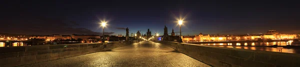 Panorama da noite Praga. Ponte Karlov — Fotografia de Stock
