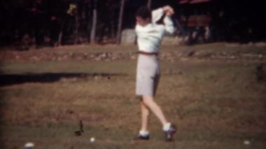 Kadın eksik golf topu uygulama 