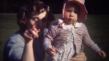 Anne sallanan bebek kol 