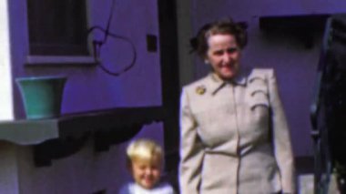 Büyükanne ile hiper sarışın toddler Bebek Bakımı