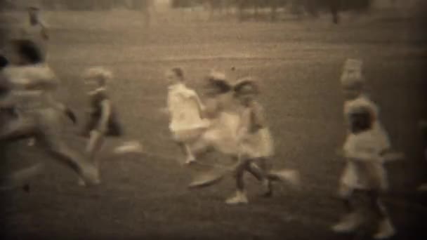 Girls foot race across park field — Stock Video