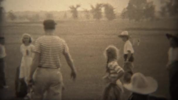 Kids burlap potato sack race — Stock Video