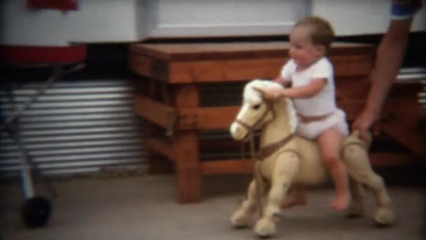 Menino equitação brinquedo cavalo — Vídeo de Stock