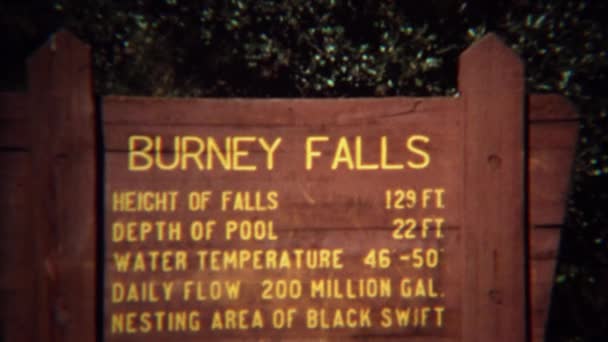 Burney vodopád znamení a bazény — Stock video