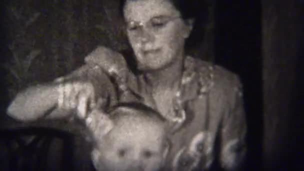 Mama periaj copil baiat par — Videoclip de stoc