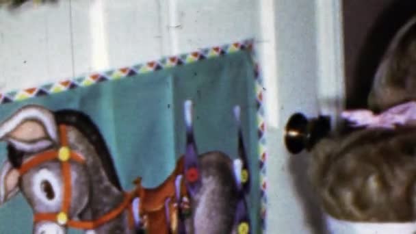 与孩子们蒙上眼睛的驴游戏 — 图库视频影像