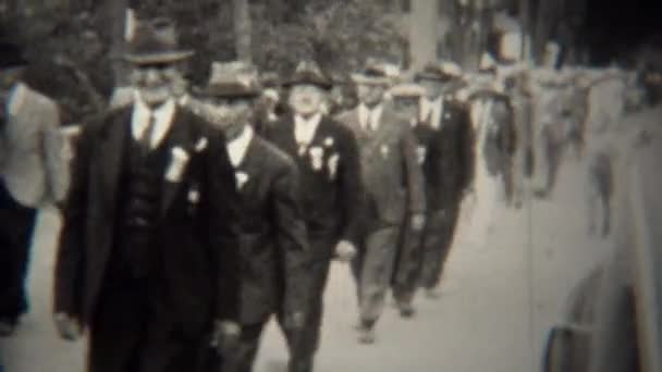 Veteranos de la Primera Guerra Mundial marchan en desfile — Vídeo de stock