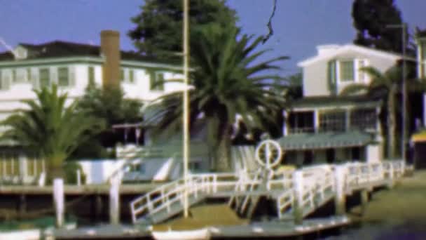 Homes and private docks with boats — Stock Footage Homes and private docks with boats Royalty Free Stock Video