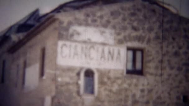 Cianciana panneau de la ville sur le vieux bâtiment — Video