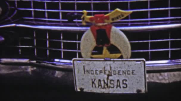 Car license plate Independence Kansas local pride — Stock Video