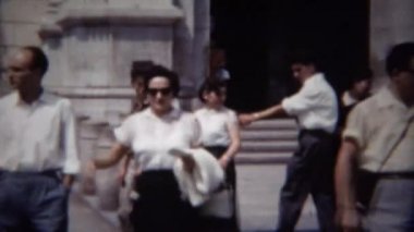 Çift meşgul Kent Müzesi bırakmak