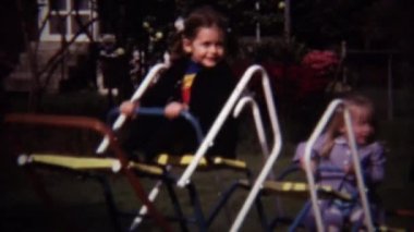 Kız rides bkz: oyuncak gördüm