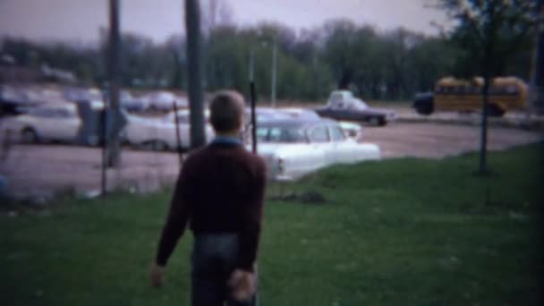 Teenage boy with dad toss horseshoes — Stock Video