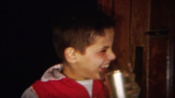 Lycklig pojke dricka från silver cup — Stockvideo