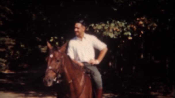 Man casually riding horse — Stock Video