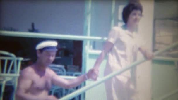 Kobieta uwodzenie przez sailor Przewodnik — Wideo stockowe
