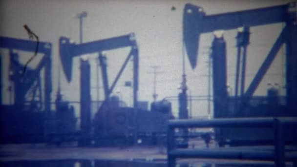 Jaquetas de bomba de equipamento de óleo — Vídeo de Stock