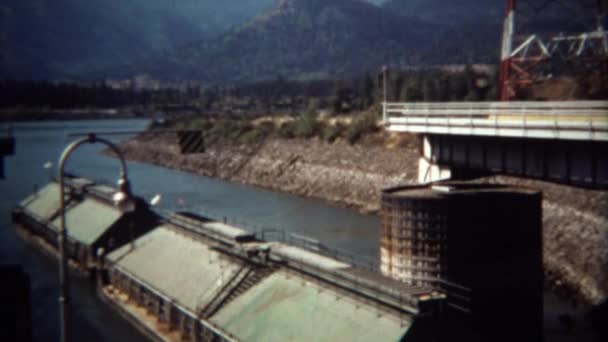 Судно з річкового порту промислові — стокове відео