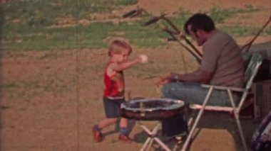 Çocuk baba ile kazanan çalmak için derin gider