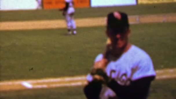 Joueur de baseball échauffement — Video