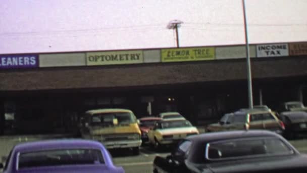 Strip mall parking lot — Stock Video