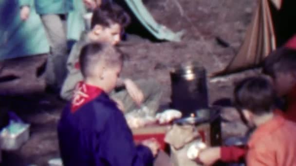 Boy scout mourning preparations — Stock Video