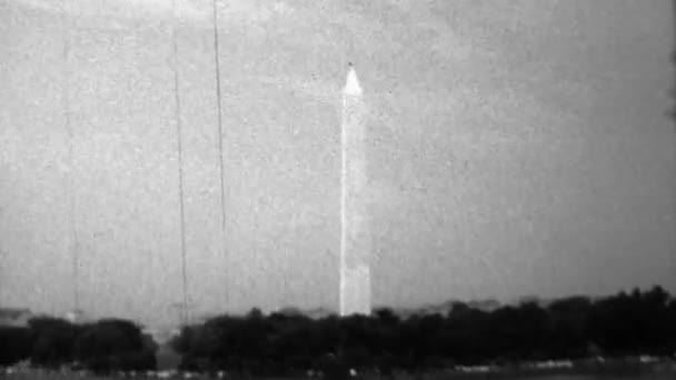 Washington National Monument ragyogó pillére a demokratikus fény — Stock videók