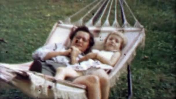 Mother and daughter relaxing on hammock — Stock Video