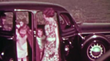 Aile arka menteşeli kapı araba çıkılıyor