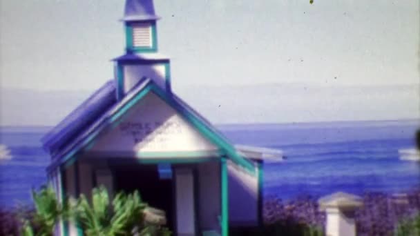 Віддалений oceanside Римо-Католицької Церкви — стокове відео