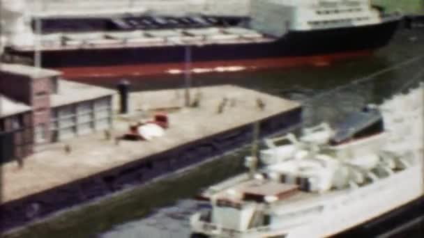 Mini-Modell Kreuzfahrtschiff — Stockvideo