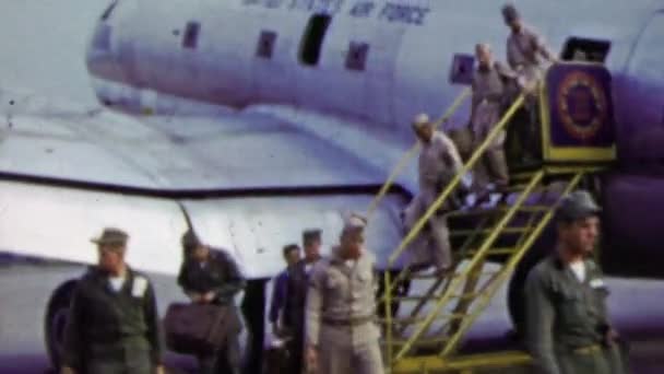 Armée de l'air américaine débarquant de soldats — Video