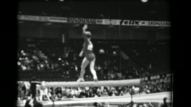 Larisa Petrik na 16. mistrovství světa v umělecké gymnastice — Stock video