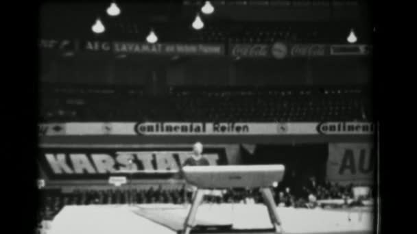 Эрика Зухольд на 16-м чемпионате мира по спортивной гимнастике — стоковое видео