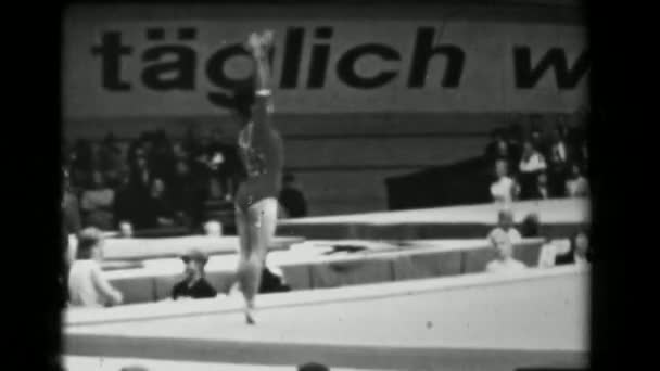 Keiko Tanaka-Ikeda na 16 mistrovství světa sportovní gymnastika — Stock video