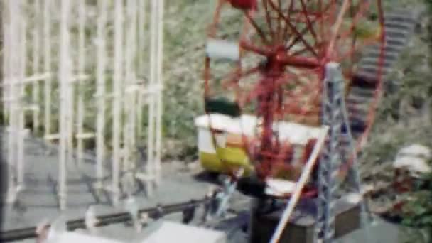 Ρεαλιστικό μοντέλο μίνι λούνα παρκ — Αρχείο Βίντεο