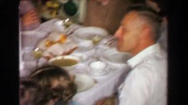 Anne Şükran Türkiye yemek getirmek