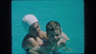 Anne ve oğlu eğitim ve Yüzme