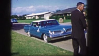 çocuklar bir araba eğlenceli şeyler atma