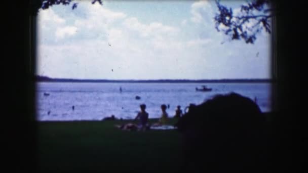 A boat pulling a skier successfully across calm water — Stock Video