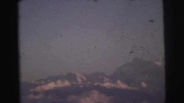 Hermosa vista de los cielos desde un templo en el Tíbet — Vídeo de stock